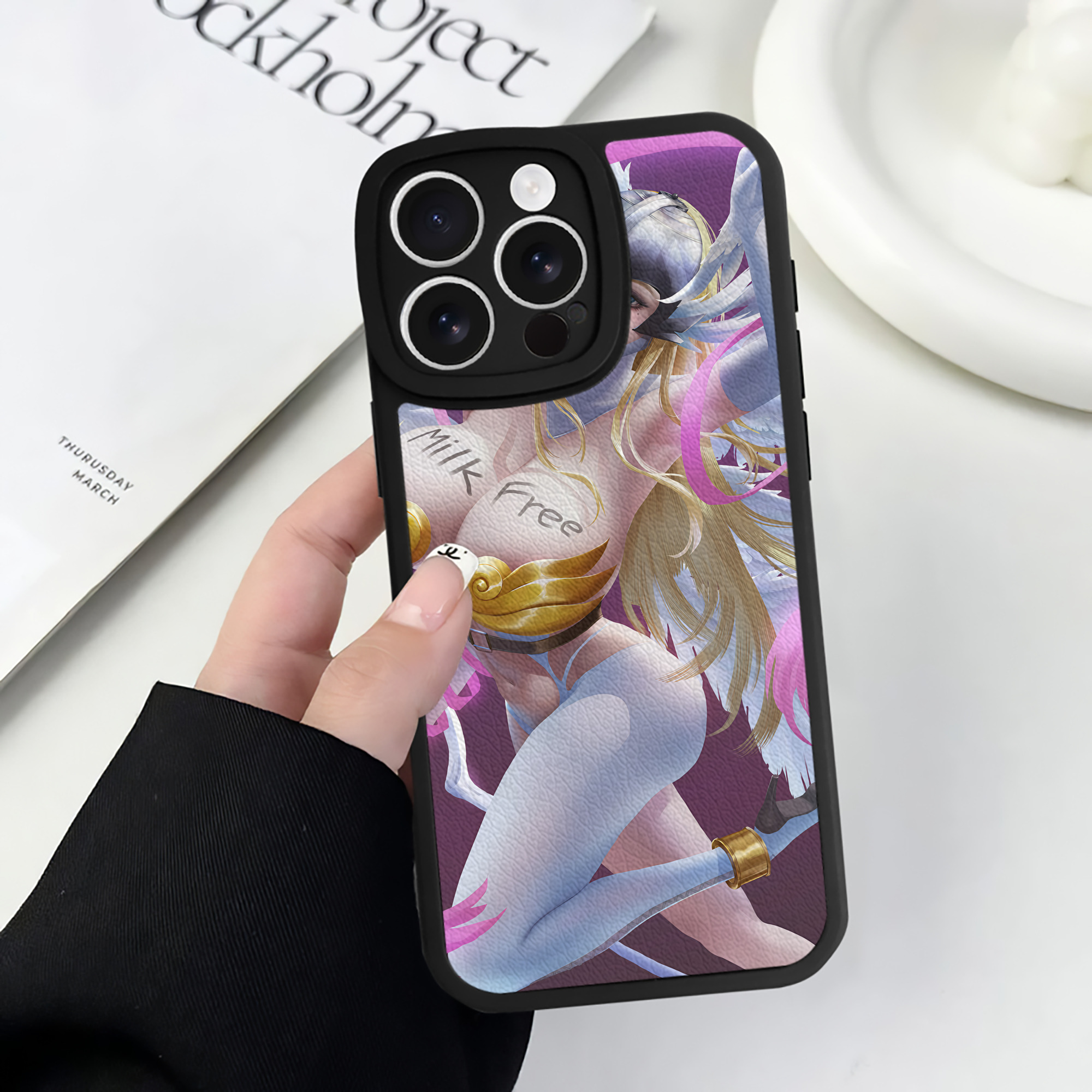 （画像用） Digimon デジタルモンスター/デジモン 【iPhone 16シリーズ対応】シリコンスマホケース（レザー調） 材質：シリコン